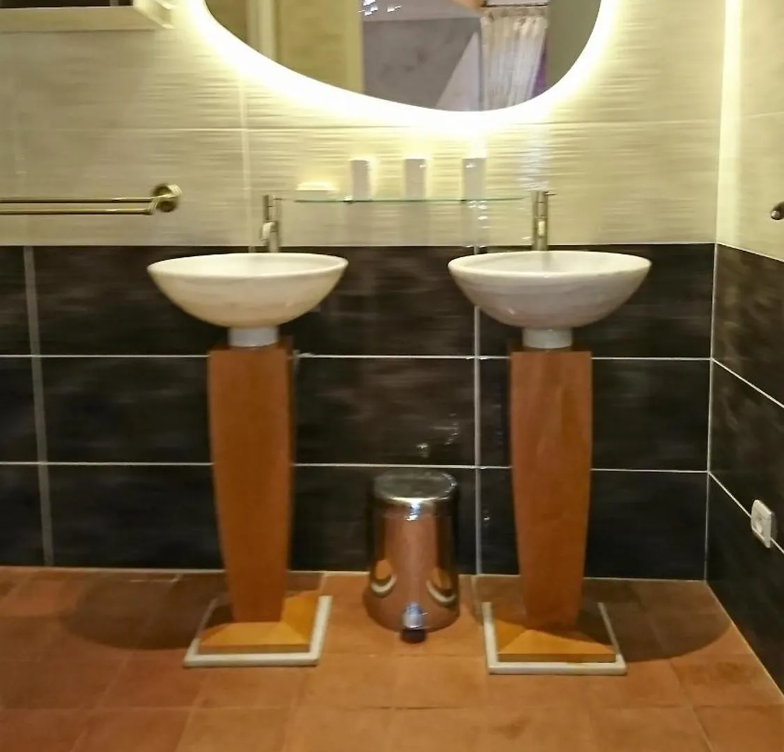 Chateau La Servayrie - Chambre D'Hotes Marcillac-Vallon 0*,  France