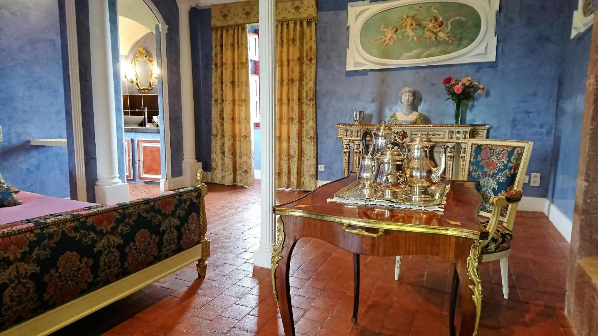 Chateau La Servayrie - Chambre D'Hotes Marcillac-Vallon 0*,