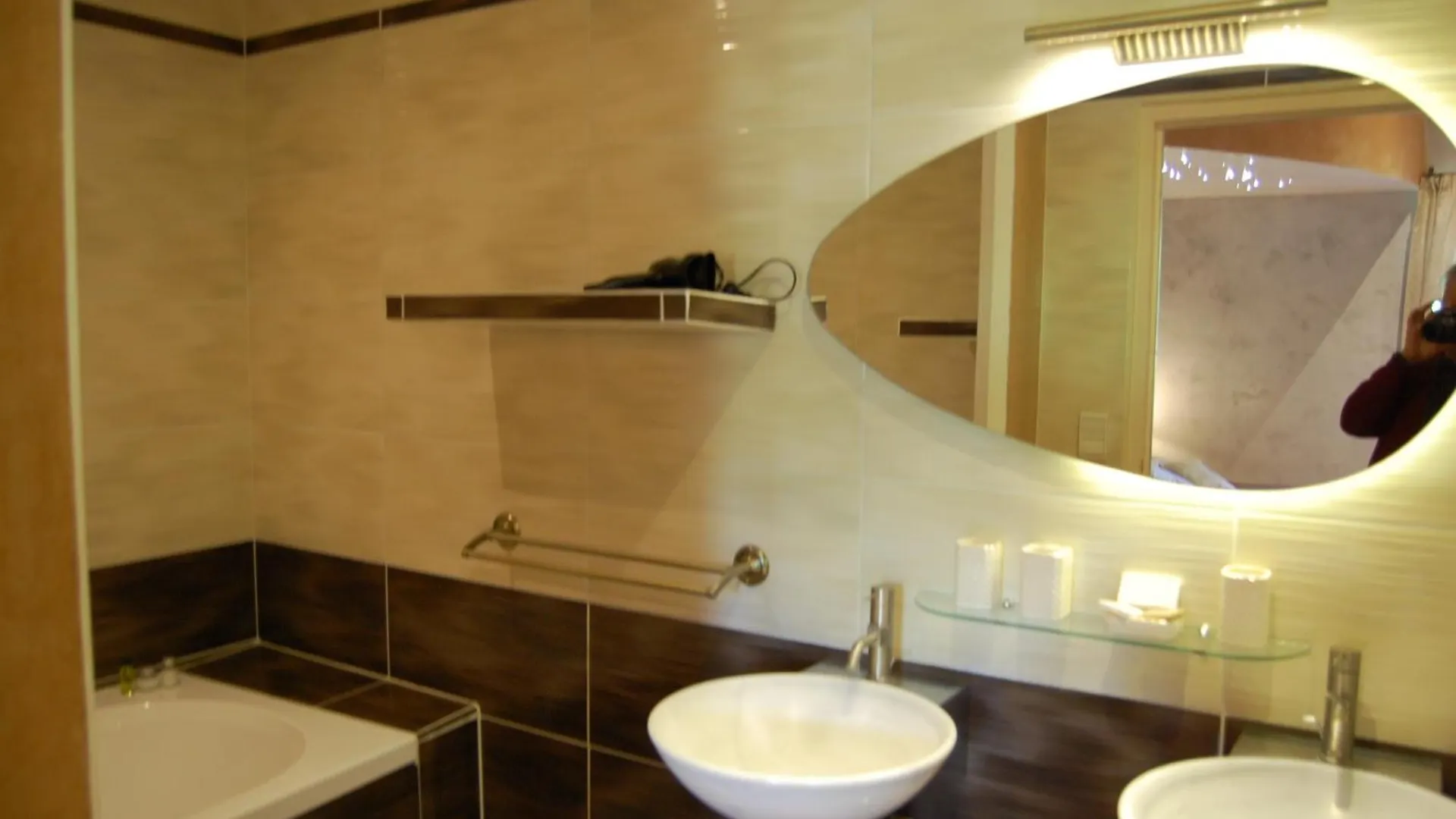 Chateau La Servayrie - Chambre D'Hotes Marcillac-Vallon Bed & Breakfast